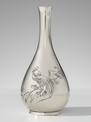 YOSHIMASA: A FINE SILVER ‘COCKEREL’ VASE