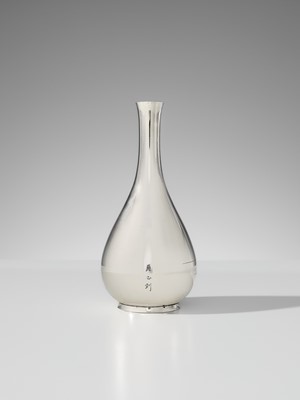 YOSHIMASA: A FINE SILVER ‘COCKEREL’ VASE