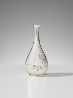 YOSHIMASA: A FINE SILVER ‘COCKEREL’ VASE