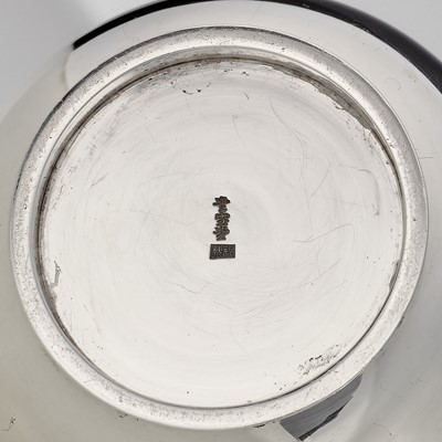 YOSHIMASA: A FINE SILVER ‘COCKEREL’ VASE