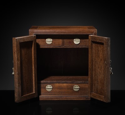 A SMALL JICHIMU SCHOLAR’S DESK CABINET, 18-19TH CENTURY