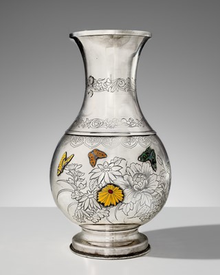 Lot 1074 - A FINE CLOISONNÉ ENAMEL INLAID SILVER ‘CHRYSANTHEMUM AND BUTTERFLY’ VASE