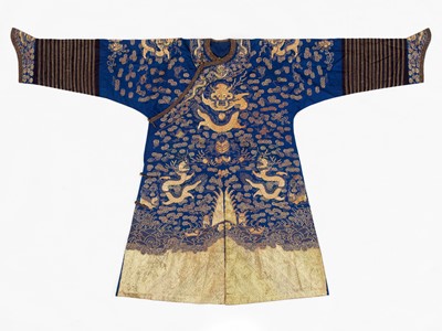 Lot 606 - A GOLD-EMBROIDERED BLUE-GROUND SEMIFORMAL DRAGON ROBE, JIFU, QING