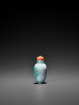 Lot 353 - AN APPLE-GREEN AND LAVENDER JADE SNUFF BOTTLE, LATE QING TO REPUBLIC