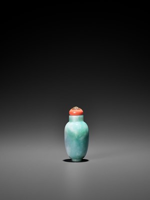 Lot 353 - AN APPLE-GREEN AND LAVENDER JADE SNUFF BOTTLE, LATE QING TO REPUBLIC