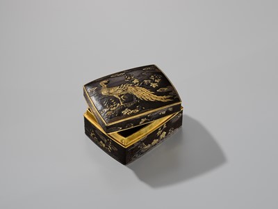 Lot 34 - A FINE KOMAI STYLE GOLD INLAID IRON ‘HO-O NO KIRI’ BOX AND COVER