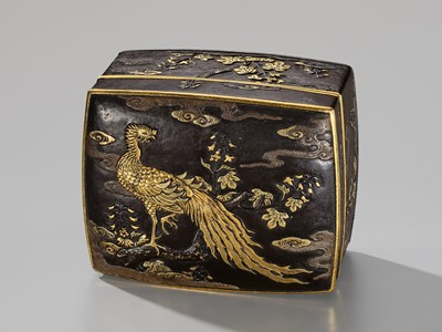 Lot 34 - A FINE KOMAI STYLE GOLD INLAID IRON ‘HO-O NO KIRI’ BOX AND COVER