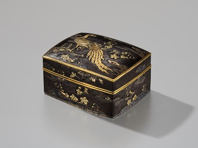 Lot 34 - A FINE KOMAI STYLE GOLD INLAID IRON ‘HO-O NO KIRI’ BOX AND COVER