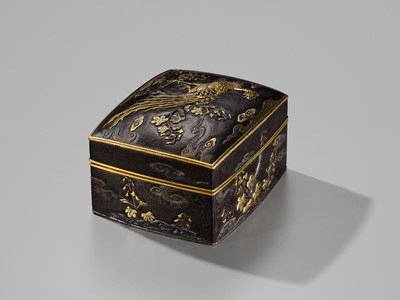 Lot 34 - A FINE KOMAI STYLE GOLD INLAID IRON ‘HO-O NO KIRI’ BOX AND COVER