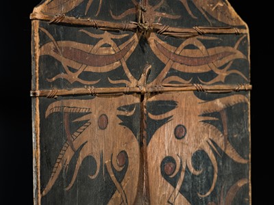 Lot 247 - A KAYAN DAYAK KLAU SHIELD, KALIMANTAN, BORNEO, INDONESIA, EARLY 20TH CENTURY