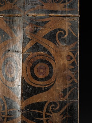 Lot 247 - A KAYAN DAYAK KLAU SHIELD, KALIMANTAN, BORNEO, INDONESIA, EARLY 20TH CENTURY