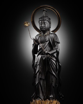 Lot 175 - A GILT AND LACQUERED WOOD FIGURE OF KANNON BOSATSU, MUROMACHI PERIOD
