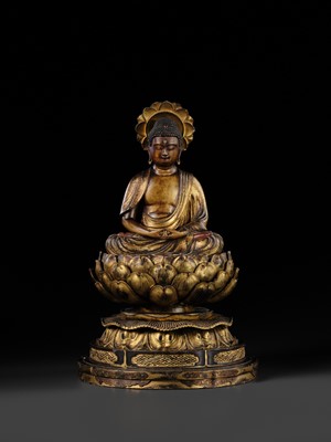 A FINE GILT-LACQUERED WOOD FIGURE OF SEATED AMIDA NYORAI, EDO PERIOD