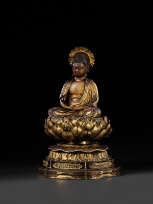 A FINE GILT-LACQUERED WOOD FIGURE OF SEATED AMIDA NYORAI, EDO PERIOD