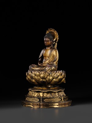 A FINE GILT-LACQUERED WOOD FIGURE OF SEATED AMIDA NYORAI, EDO PERIOD
