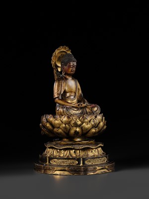 A FINE GILT-LACQUERED WOOD FIGURE OF SEATED AMIDA NYORAI, EDO PERIOD