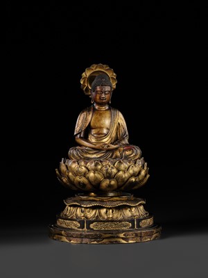 A FINE GILT-LACQUERED WOOD FIGURE OF SEATED AMIDA NYORAI, EDO PERIOD
