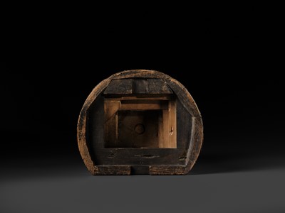 A FINE GILT-LACQUERED WOOD FIGURE OF SEATED AMIDA NYORAI, EDO PERIOD