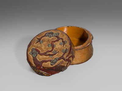 Lot 1561 - A LACQUER BOX AND COVER DEPICTING A PINE TREE