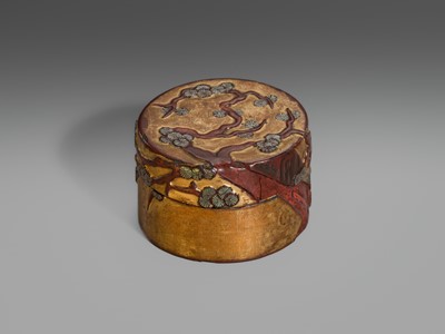 Lot 1561 - A LACQUER BOX AND COVER DEPICTING A PINE TREE