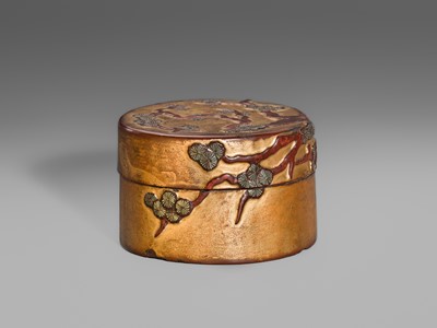 Lot 1561 - A LACQUER BOX AND COVER DEPICTING A PINE TREE