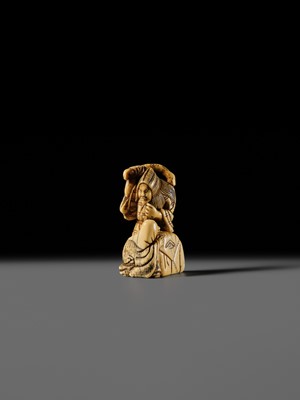 Lot 78 - AN EARLY IVORY NETSUKE OF YASAKU AND HAKUZOSU