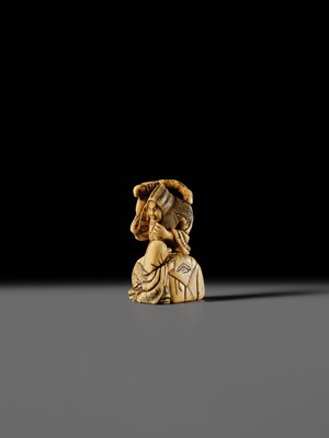 Lot 78 - AN EARLY IVORY NETSUKE OF YASAKU AND HAKUZOSU
