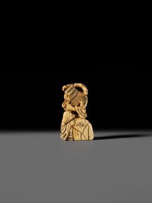 Lot 78 - AN EARLY IVORY NETSUKE OF YASAKU AND HAKUZOSU