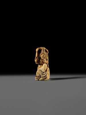 Lot 78 - AN EARLY IVORY NETSUKE OF YASAKU AND HAKUZOSU