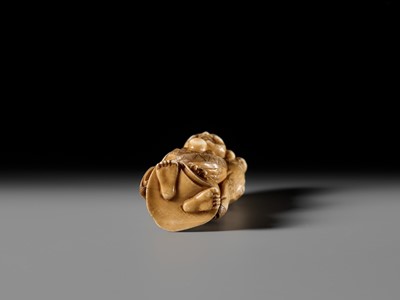 Lot 135 - A FINE OSAKA SCHOOL IVORY NETSUKE OF HOTEI WITH TWO BOYS, ATTRIBUTED TO HIDEMASA
