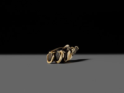 Lot 133 - HIDEMASA: A FINE IVORY NETSUKE OF A COURTIER
