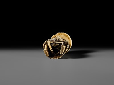Lot 81 - A FINE IVORY NETSUKE OF MOSO, SCHOOL OF OGAWASARA ISSAI
