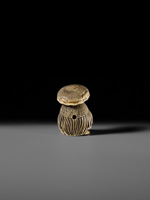 Lot 81 - A FINE IVORY NETSUKE OF MOSO, SCHOOL OF OGAWASARA ISSAI