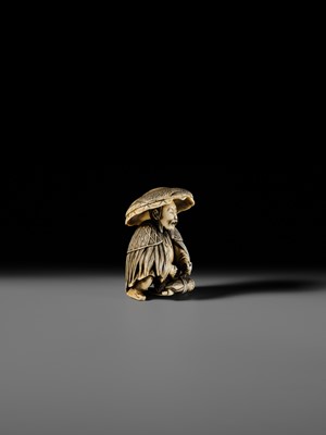 Lot 81 - A FINE IVORY NETSUKE OF MOSO, SCHOOL OF OGAWASARA ISSAI