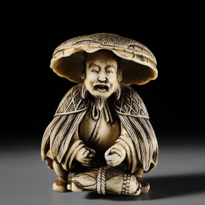 Lot 81 - A FINE IVORY NETSUKE OF MOSO, SCHOOL OF OGAWASARA ISSAI