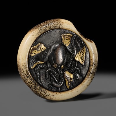 Lot 358 - A RARE ANTLER AND SHIBUICHI KAGAMIBUTA DEPICTING AN OCTOPUS