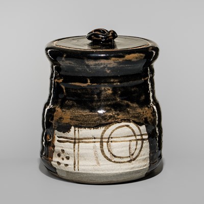 Lot 239 - KITAOJI ROSANJIN: A KURO ORIBE WARE MIZUSASHI (FRESH WATER JAR)