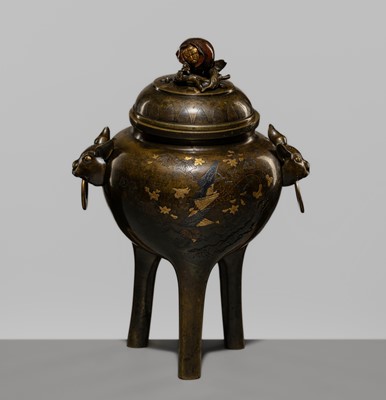 Lot 14 - A BRONZE TRIPOD KORO (INCIENSE BURNER) AND COVER