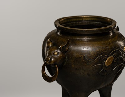 A BRONZE TRIPOD KORO (INCIENSE BURNER) AND COVER