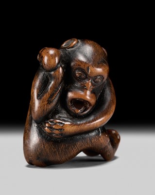Lot 125 - A RARE WOOD NETSUKE OF A MONKEY AND RAT
