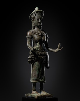 Lot 635 - A RARE BRONZE FIGURE OF LAKSHMI, ANGKOR WAT STYLE, 12TH CENTURY