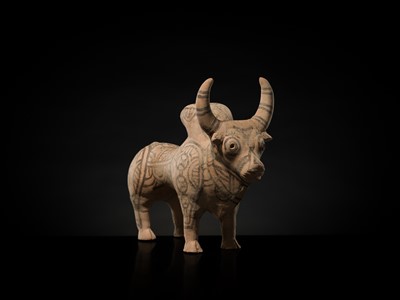 Lot 107 - A NEOLITHIC POTTERY ‘ZEBU’ FIGURE, KULLI CULTURE, CHALCOLITHIC PERIOD, 2300-2000 BC