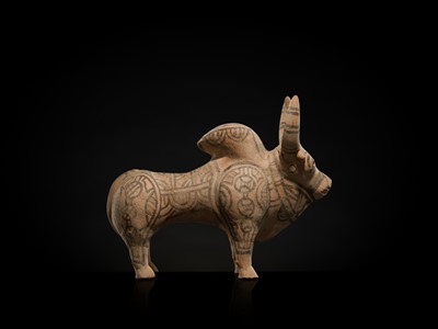 Lot 107 - A NEOLITHIC POTTERY ‘ZEBU’ FIGURE, KULLI CULTURE, CHALCOLITHIC PERIOD, 2300-2000 BC