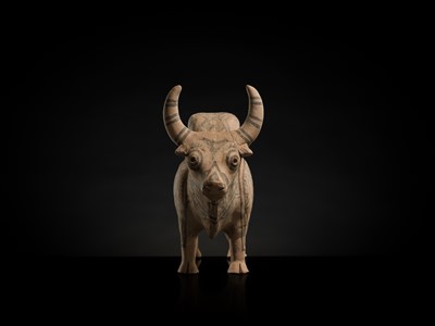 Lot 107 - A NEOLITHIC POTTERY ‘ZEBU’ FIGURE, KULLI CULTURE, CHALCOLITHIC PERIOD, 2300-2000 BC
