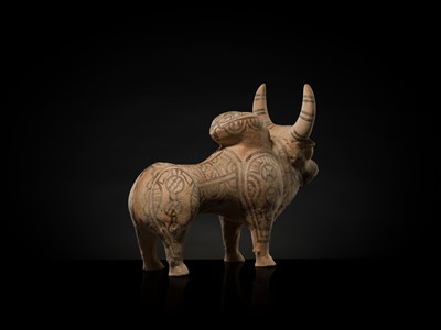 Lot 107 - A NEOLITHIC POTTERY ‘ZEBU’ FIGURE, KULLI CULTURE, CHALCOLITHIC PERIOD, 2300-2000 BC