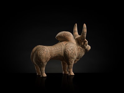 Lot 107 - A NEOLITHIC POTTERY ‘ZEBU’ FIGURE, KULLI CULTURE, CHALCOLITHIC PERIOD, 2300-2000 BC