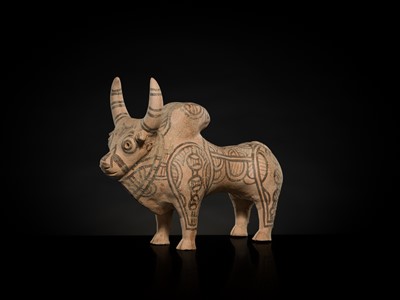 Lot 107 - A NEOLITHIC POTTERY ‘ZEBU’ FIGURE, KULLI CULTURE, CHALCOLITHIC PERIOD, 2300-2000 BC