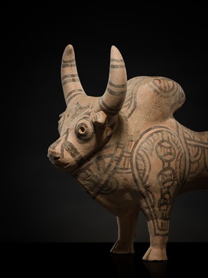 Lot 107 - A NEOLITHIC POTTERY ‘ZEBU’ FIGURE, KULLI CULTURE, CHALCOLITHIC PERIOD, 2300-2000 BC