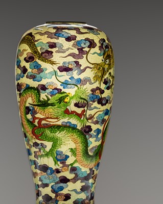Lot 213 - A LARGE AND MASTERFUL PLIQUE-À-JOUR ‘DRAGON’ VASE