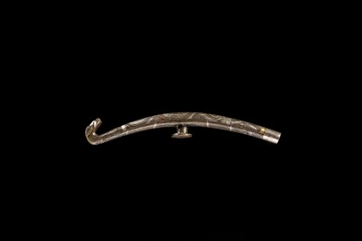Lot 42 - A GOLD AND SILVER-INLAID BRONZE BELT HOOK, WARRING STATES-HAN DYNASTY